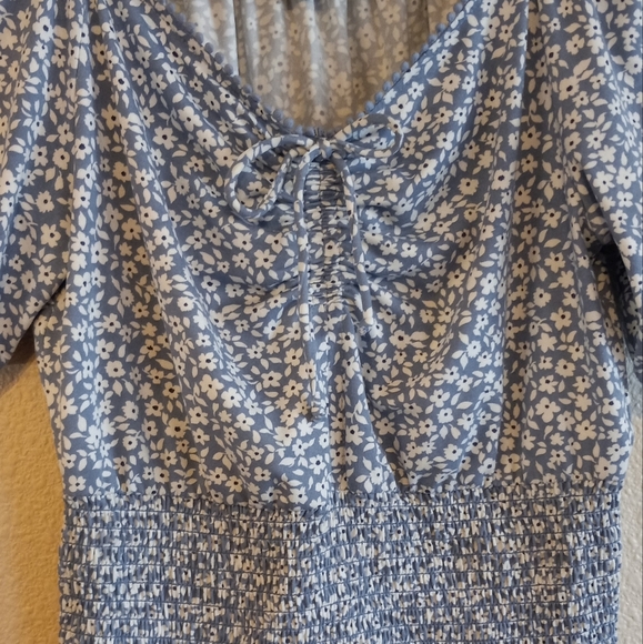 I.N. San Francisco Women's Blue/White Flowers Elastic Waist Band Crop Top. Sz S. - Picture 2 of 6